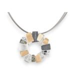Élégance Éternelle : Découvrez le Charme du Collier Ikita