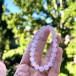 Élégance et Protection : Découvrez le Bracelet en Pierre pour Femmes